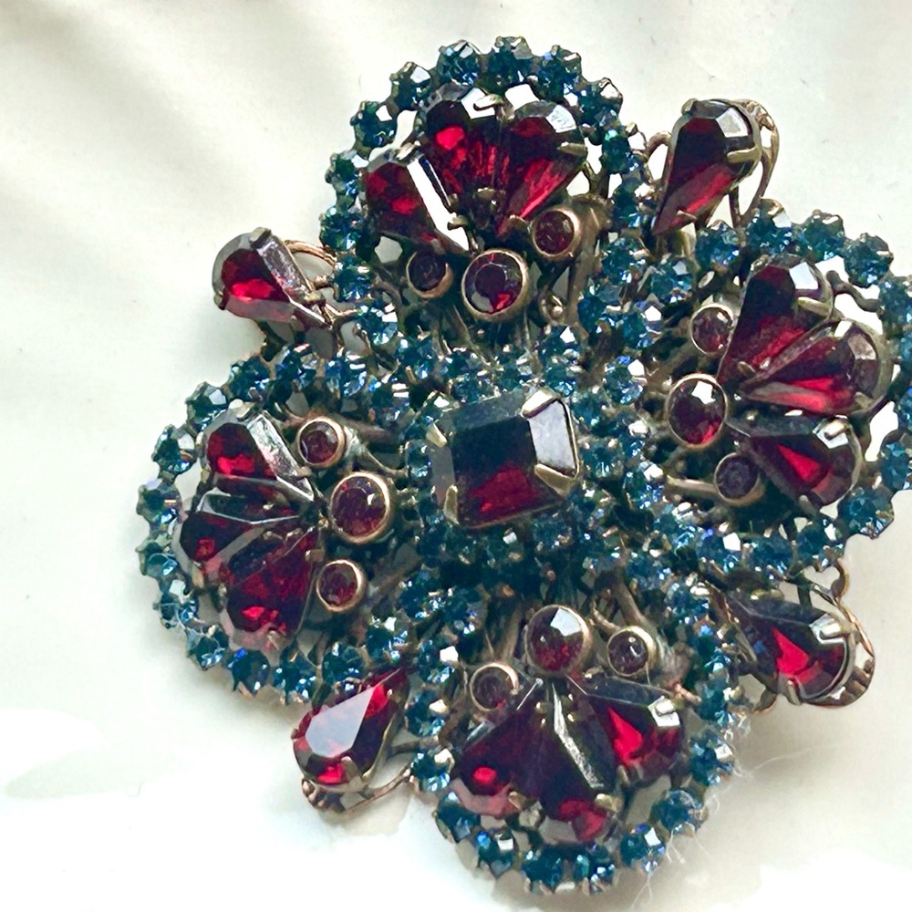 NWOT.  Liz Palacios Swarovski Floral Blue & Red Crystal and Brass Brooch.